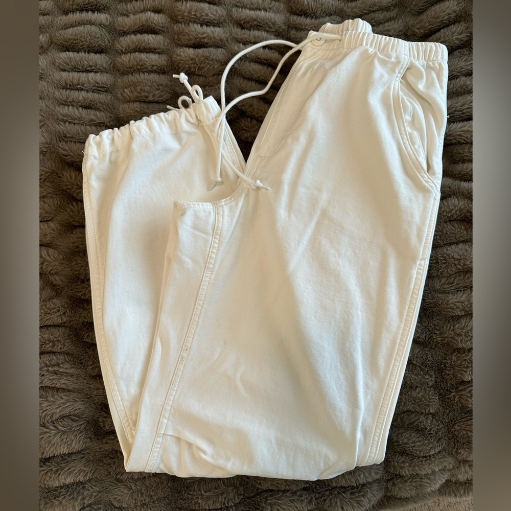Aritzia TNA White Joggers